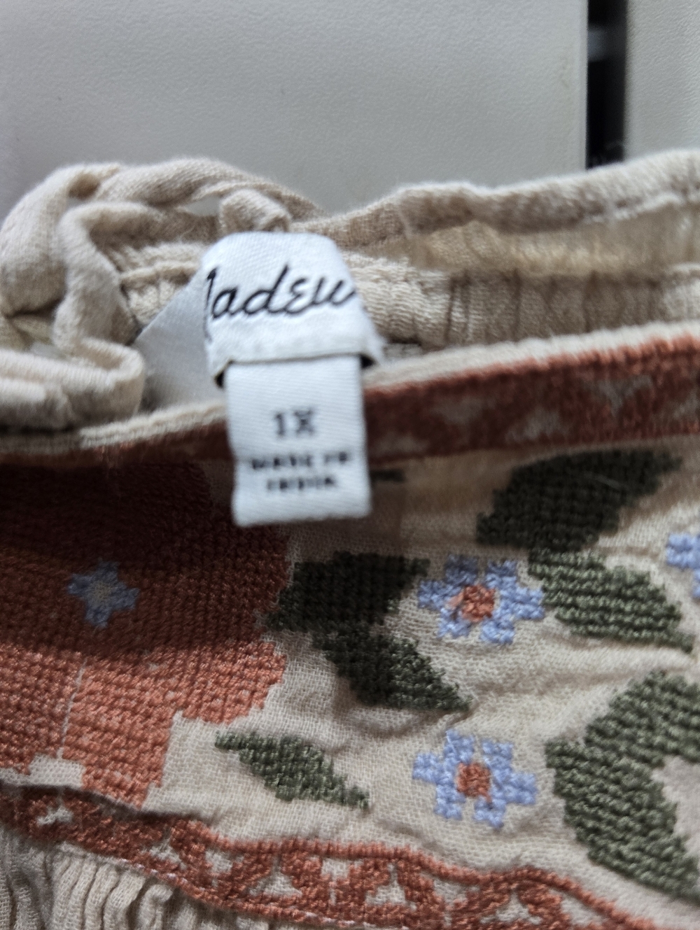 GUC Madewell Taupe/Tan Embroidered Top Size 1X - Picture 2 of 5